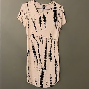 Short sleeve mini dress